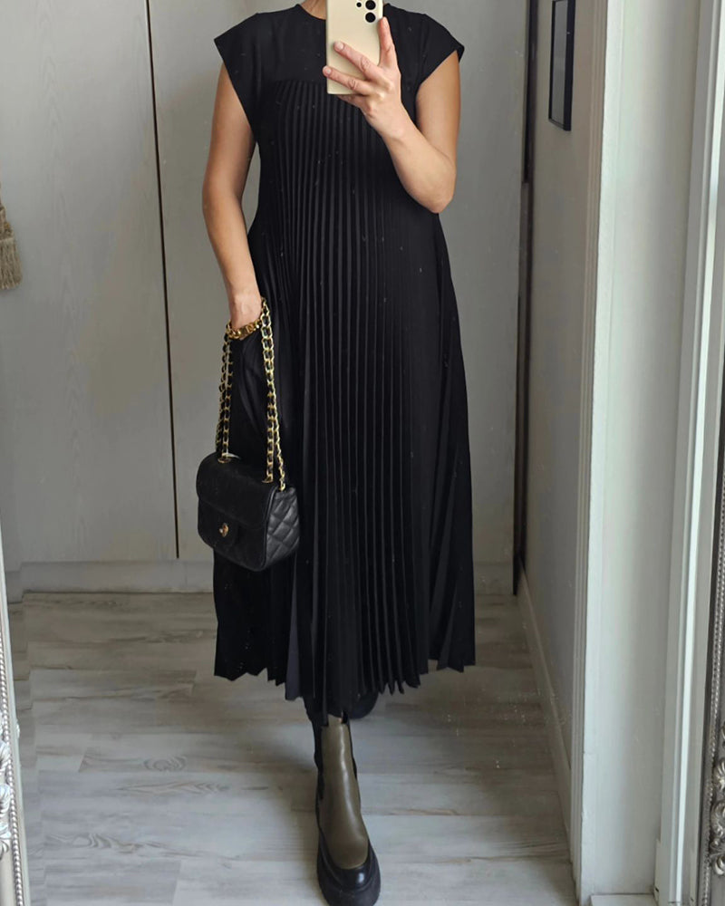 Simple solid color sleeveless pleated dress