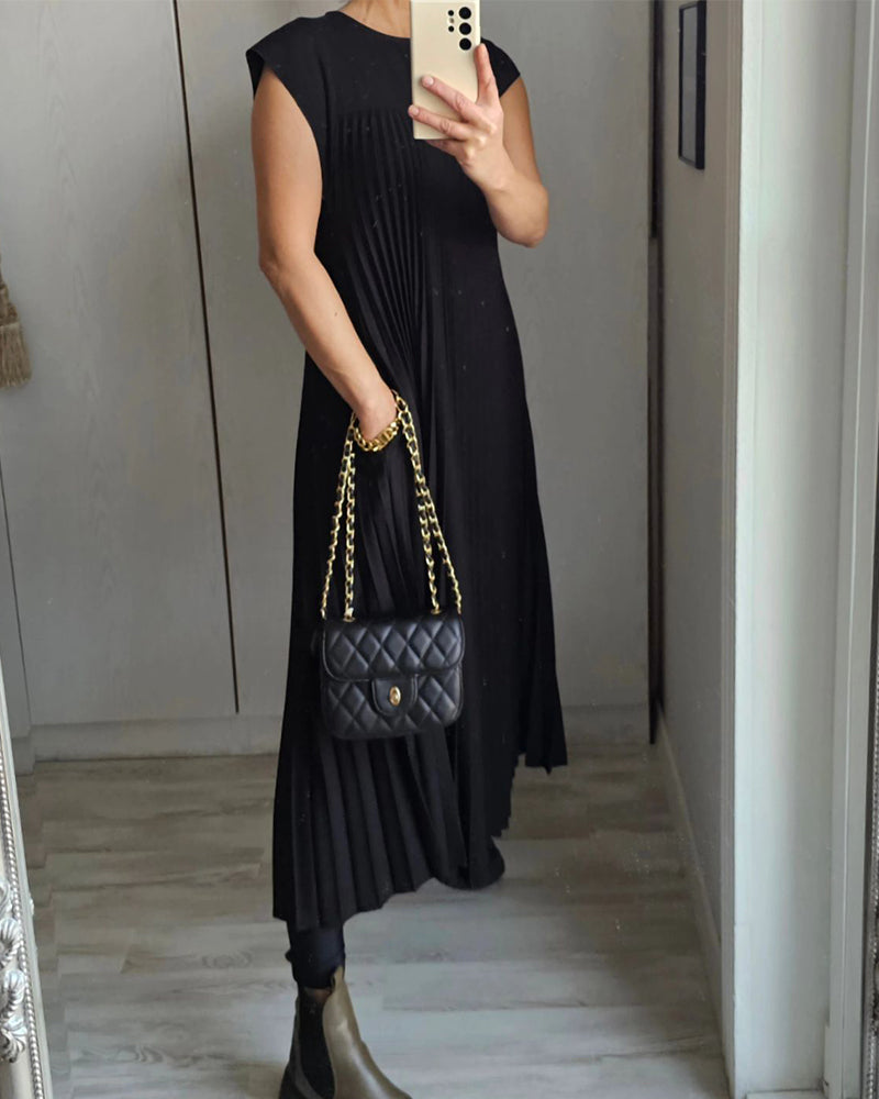 Simple solid color sleeveless pleated dress