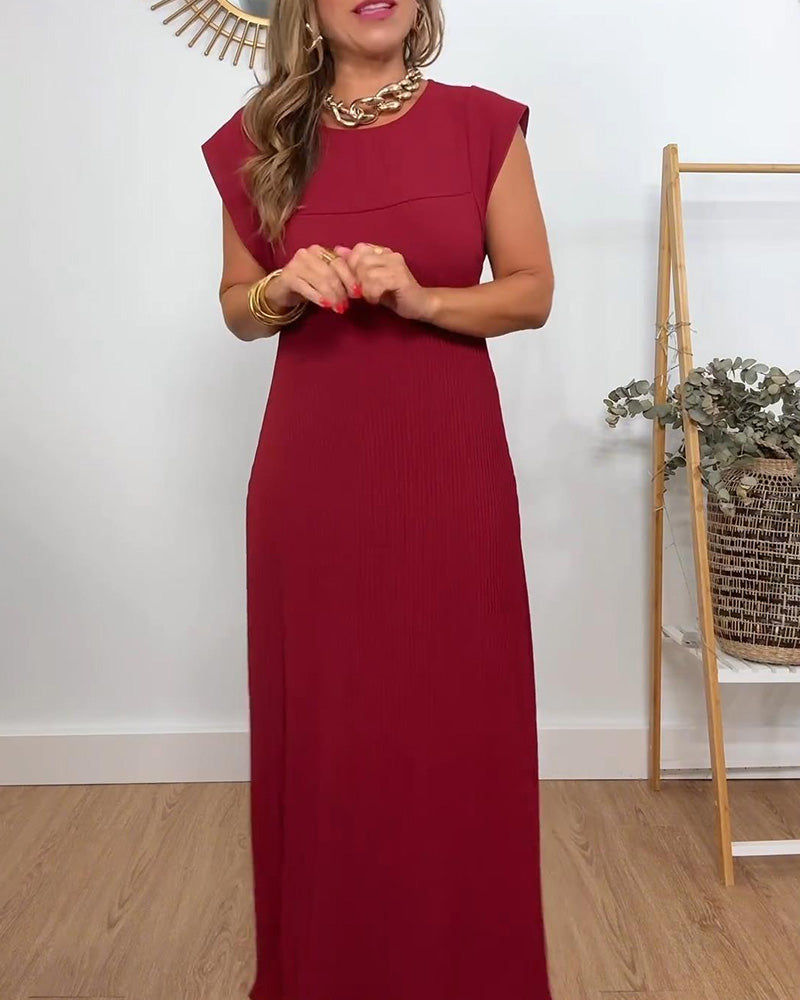 Simple solid color sleeveless pleated dress