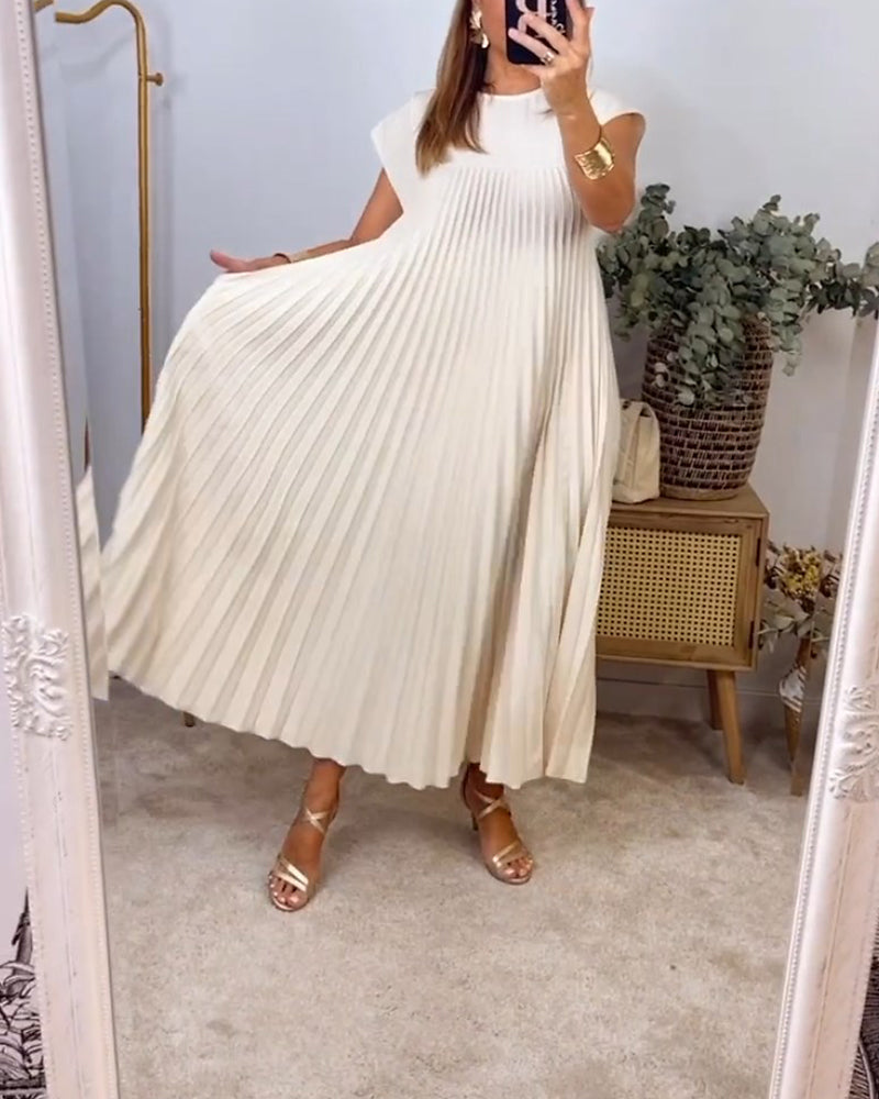 Simple solid color sleeveless pleated dress