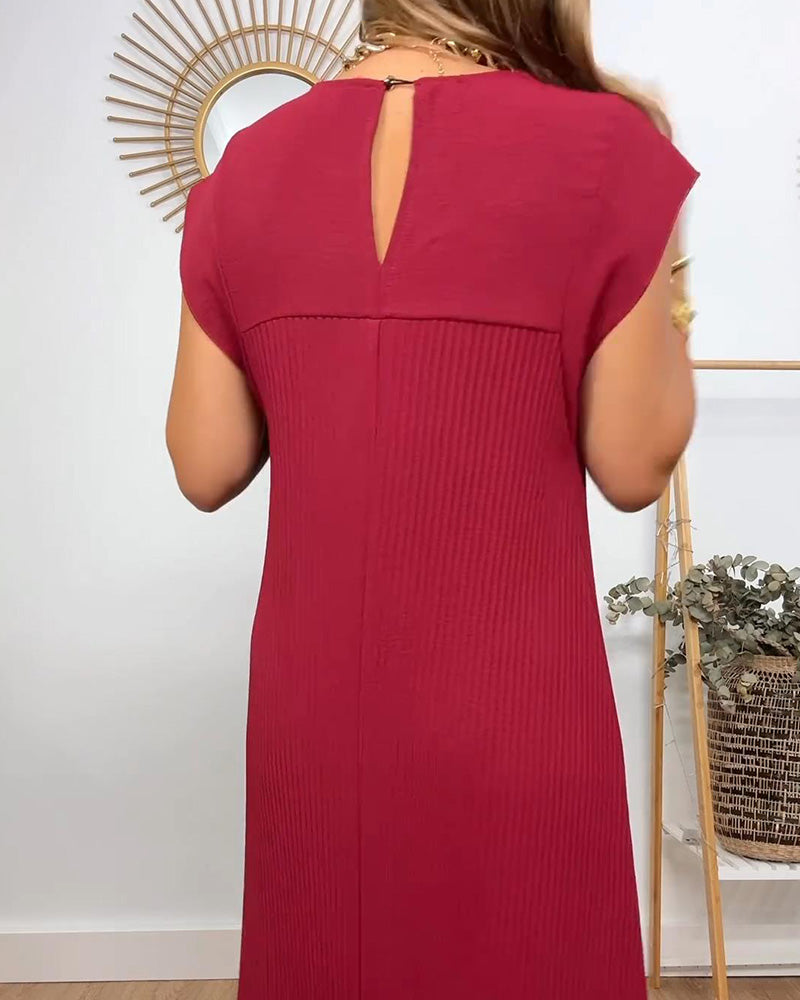 Simple solid color sleeveless pleated dress