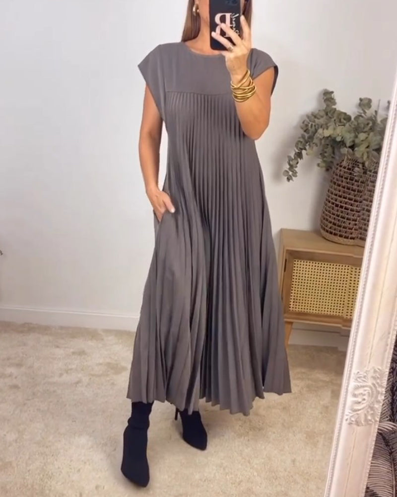 Simple solid color sleeveless pleated dress
