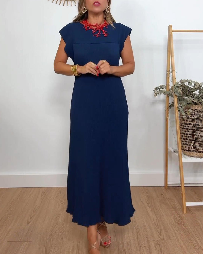 Simple solid color sleeveless pleated dress