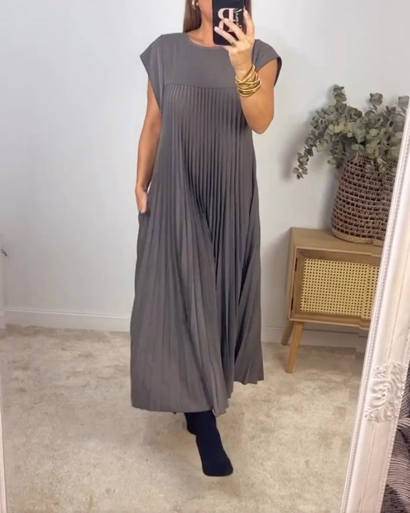 Simple solid color sleeveless pleated dress