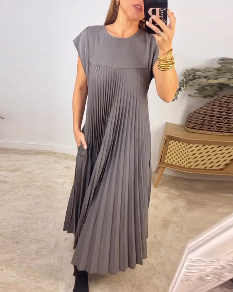 Simple solid color sleeveless pleated dress