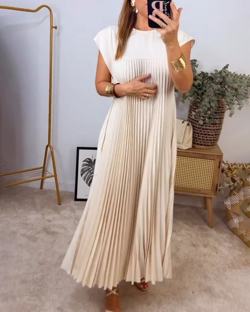 Simple solid color sleeveless pleated dress