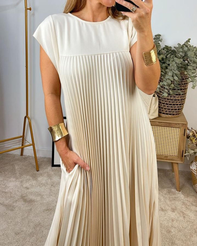 Simple solid color sleeveless pleated dress