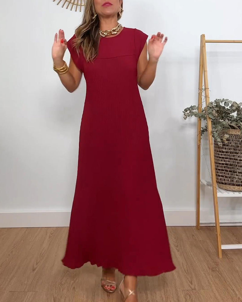 Simple solid color sleeveless pleated dress