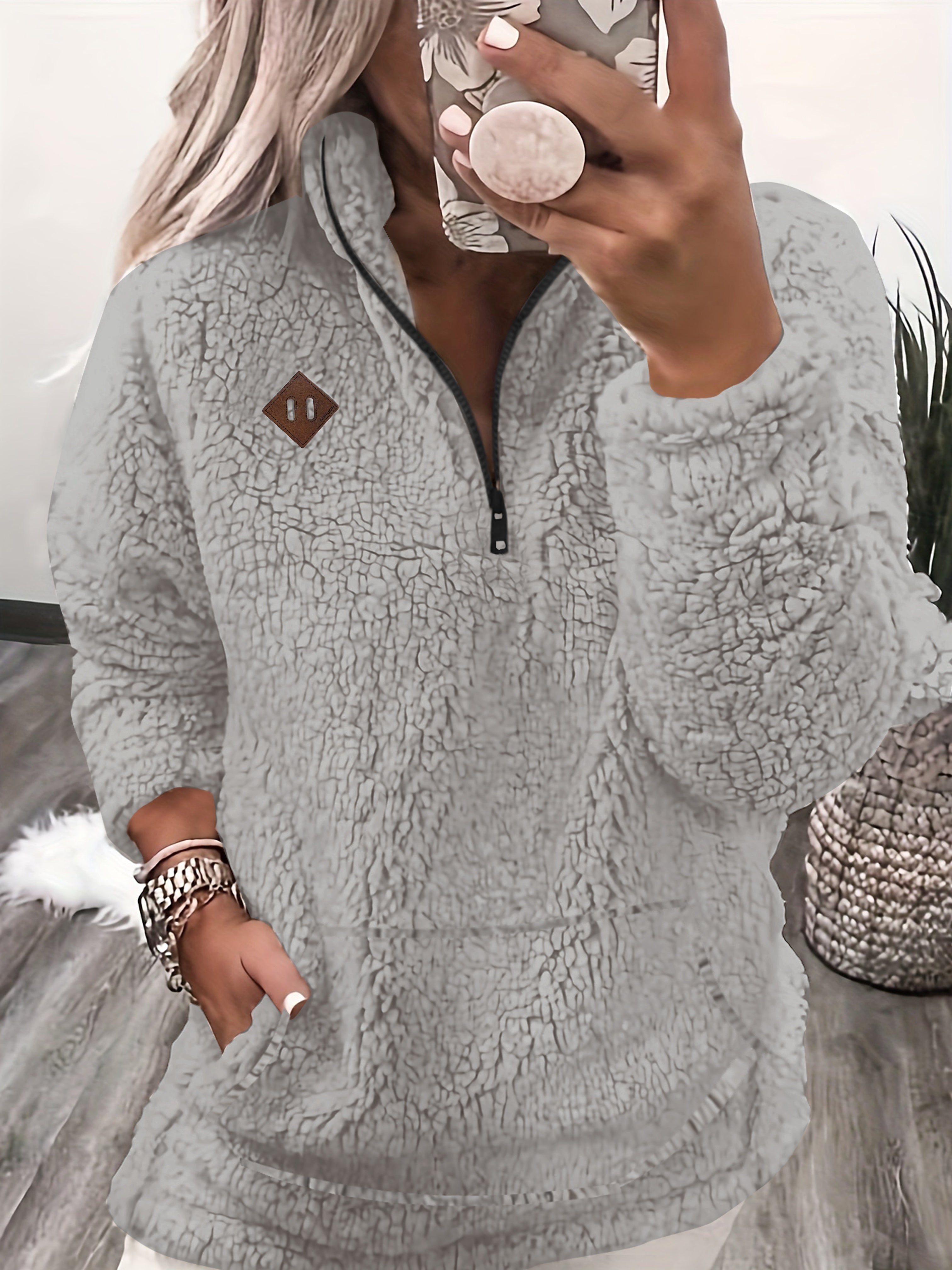 Willemien – Fleece Sweatshirt with Zipper and Long Sleeves