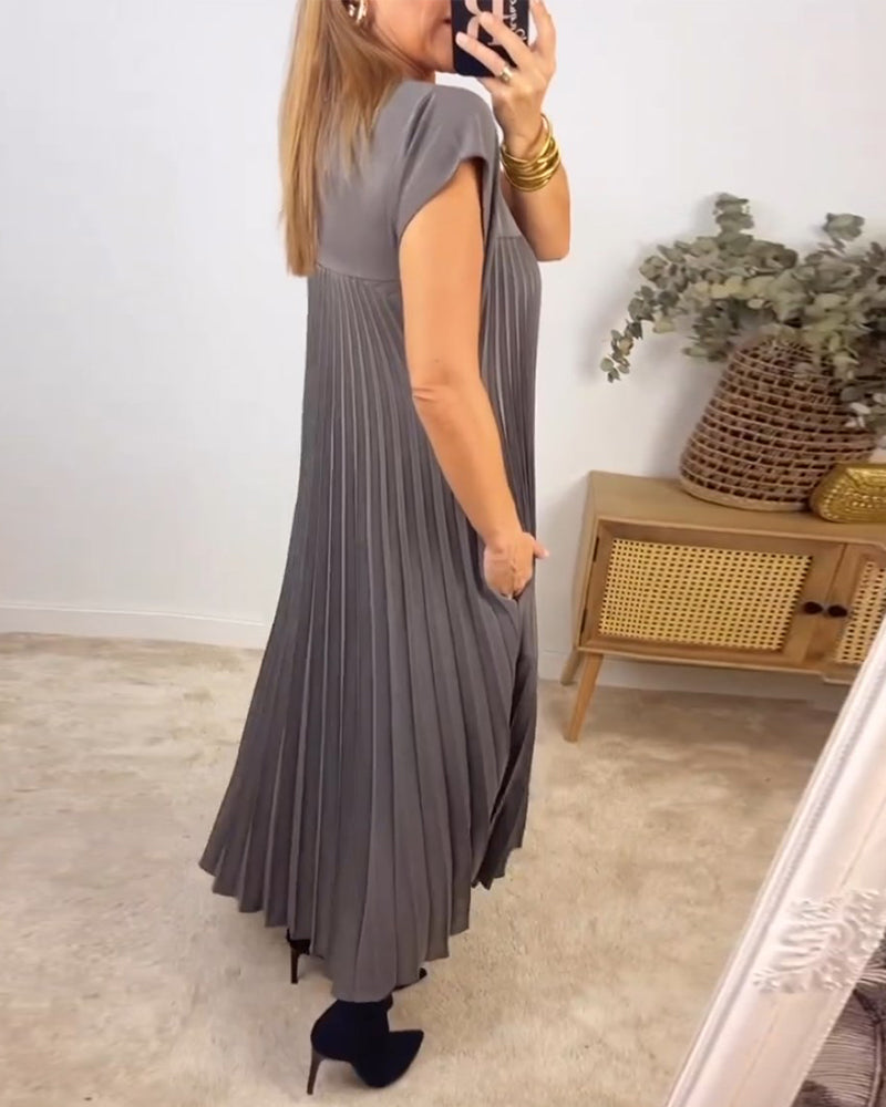 Simple solid color sleeveless pleated dress