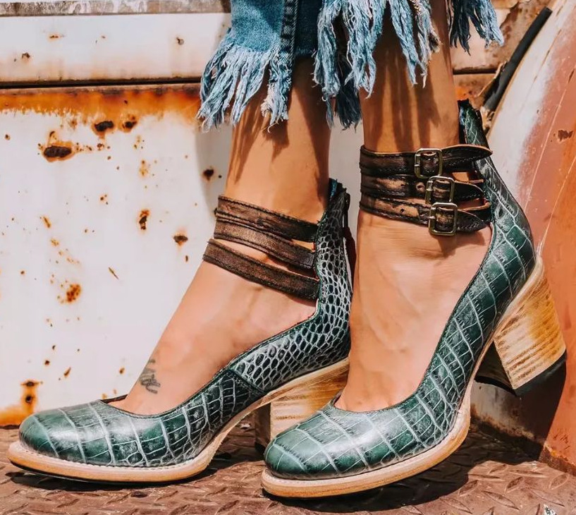 Women's Retro Ankle Strap Heeled Shoes – Block Heel and Round Toe Design